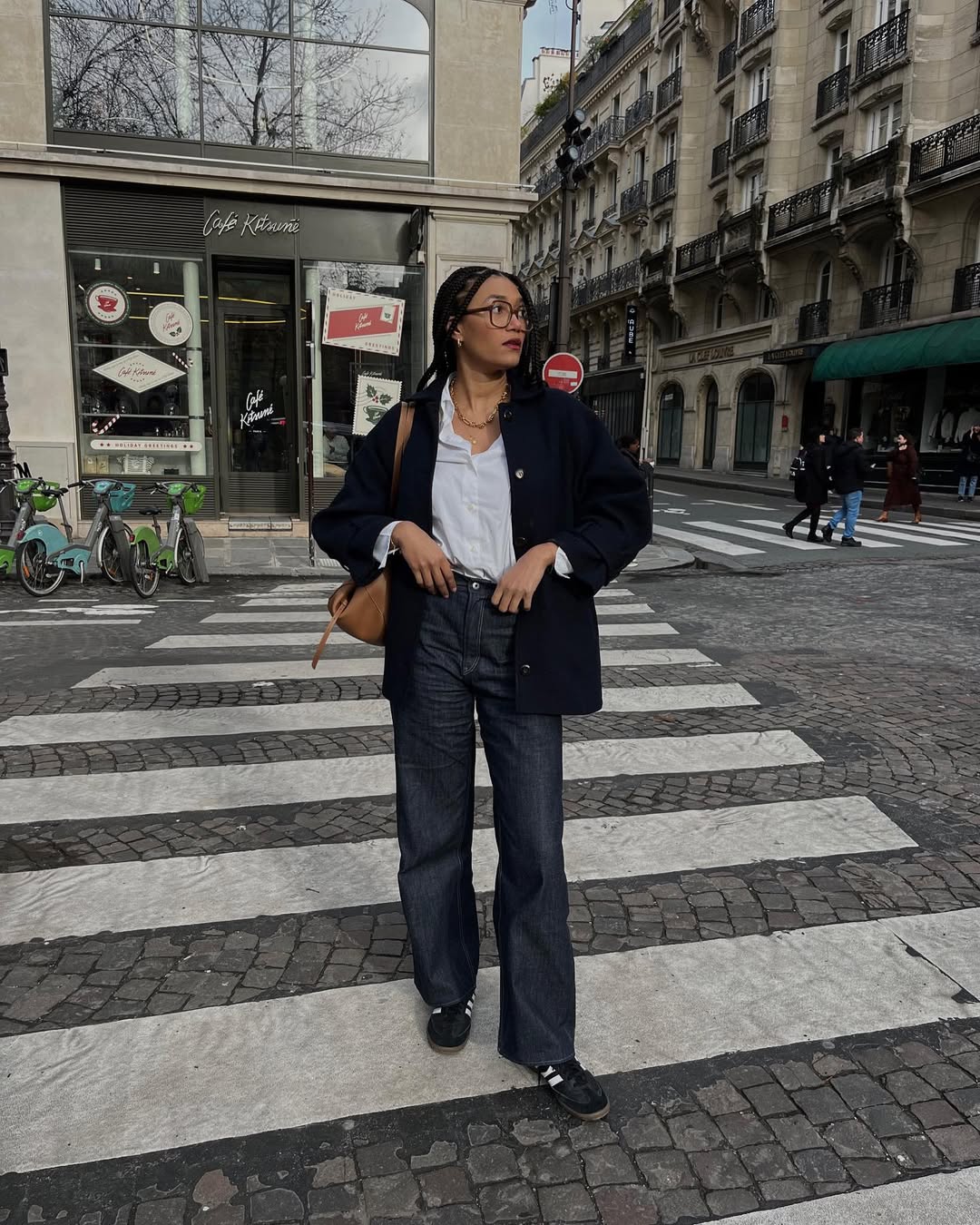 looks com tênis no trabalho