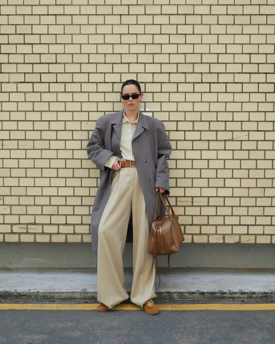 looks com tênis no trabalho