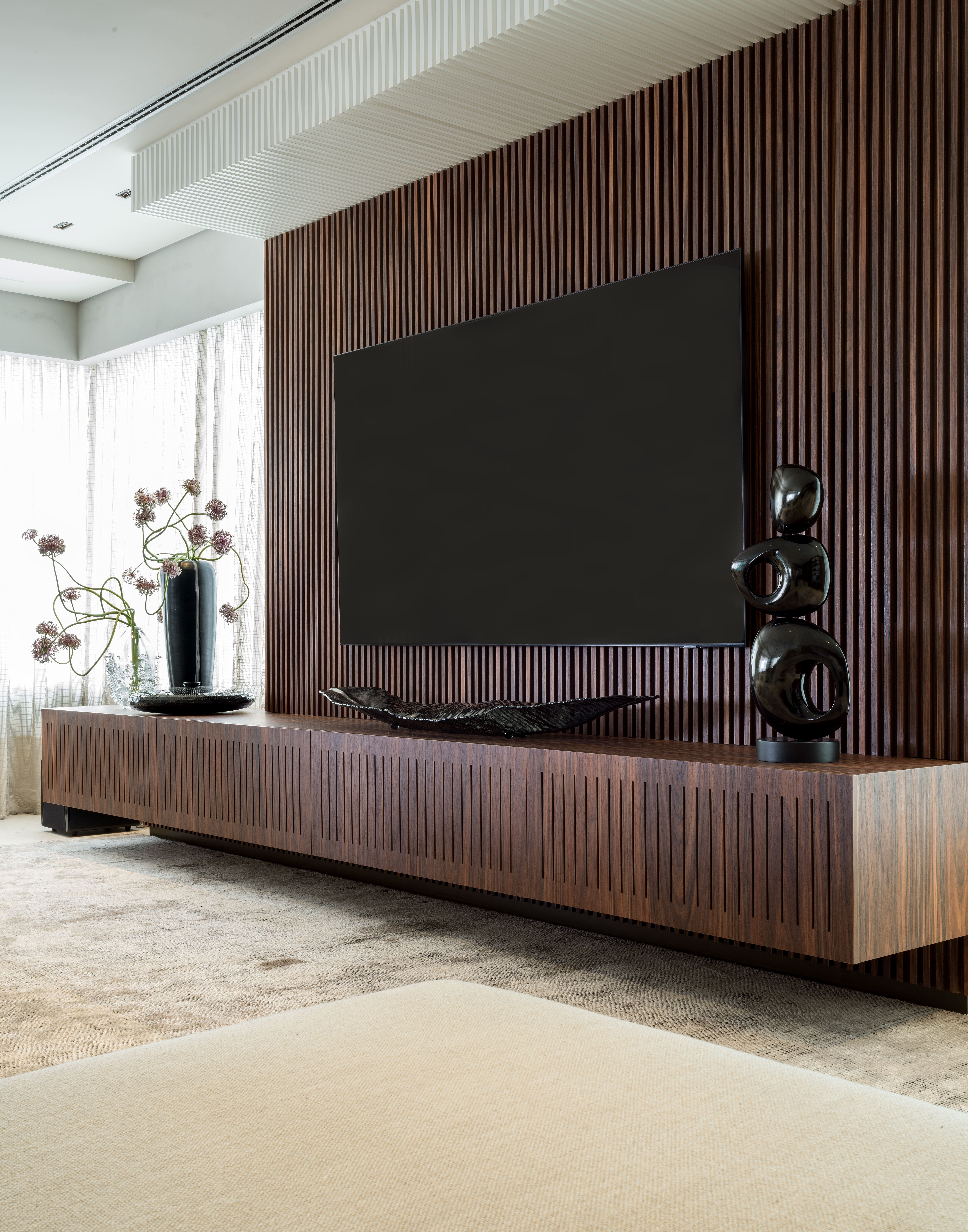 8 inspirações de painéis de televisão para instalar na sala 8 inspirações modernas de painéis de televisão para instalar na sala