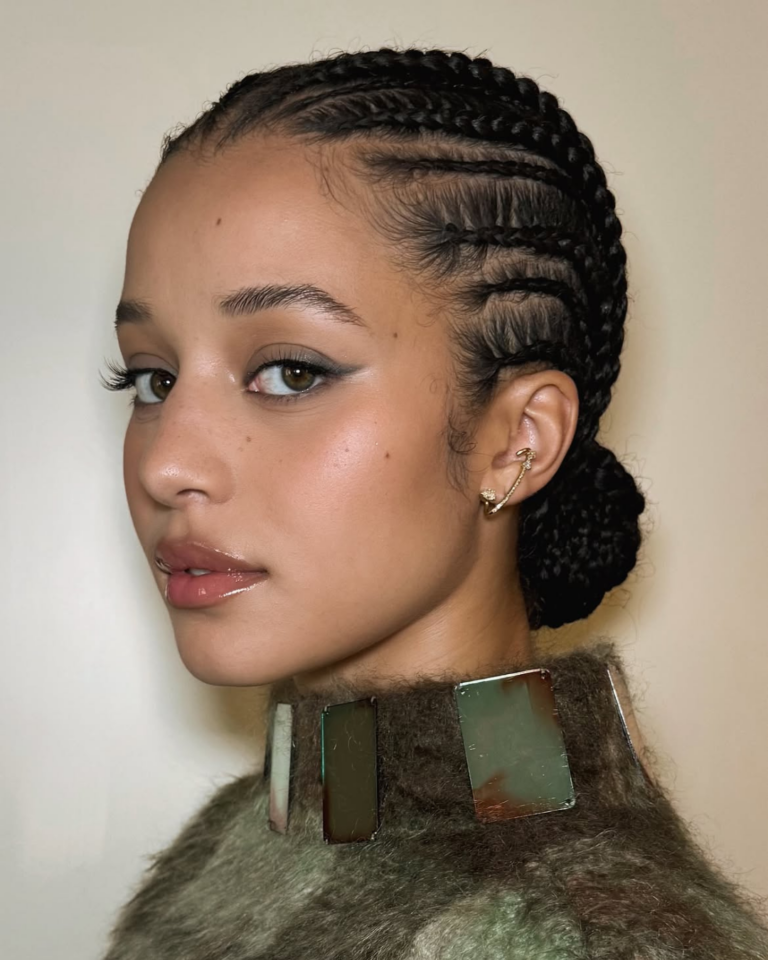 Além do coque improvisado: 7 penteados com cabelo preso que são práticos para a rotina penteados com cabelo preso (1)