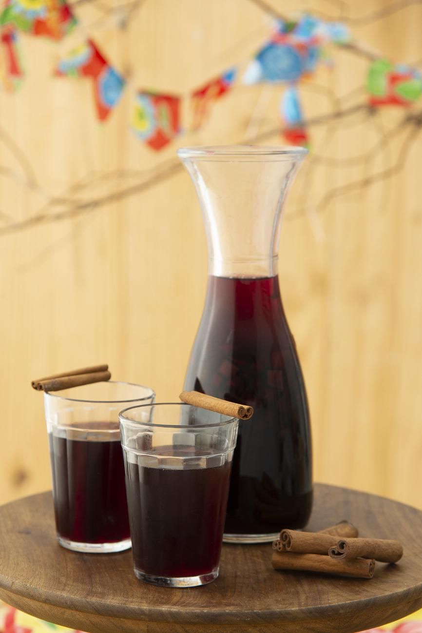 Quentão e vinho quente: como preparar as bebidas que aquecem o arraial