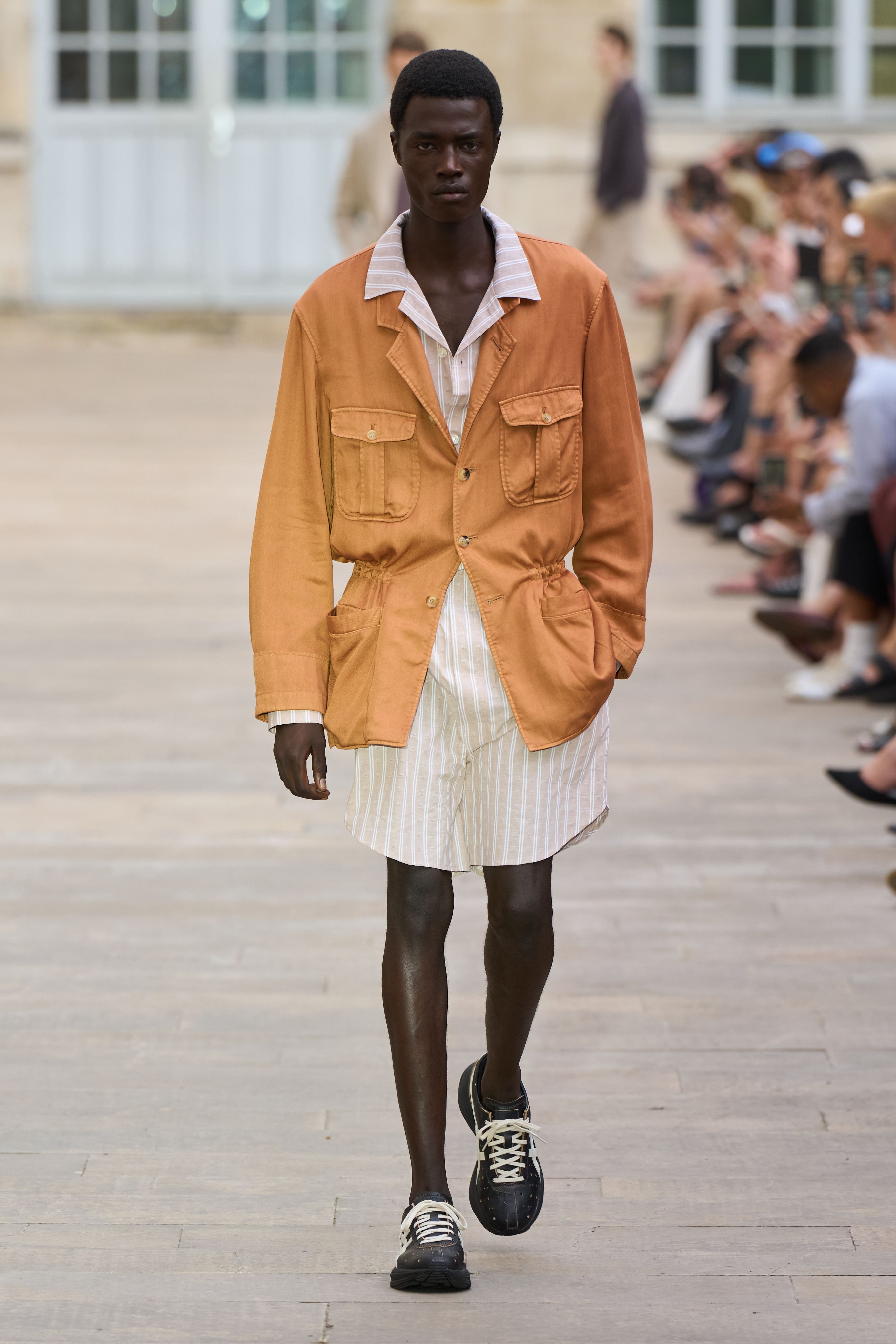 Tendências de moda masculina do verão 2027.