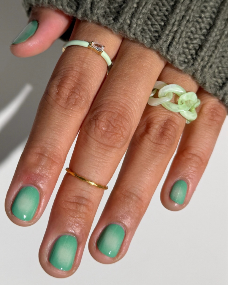 unhas curtas e decoradas