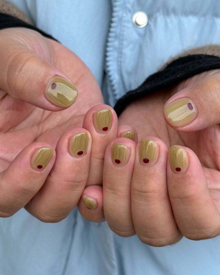unhas curtas e decoradas