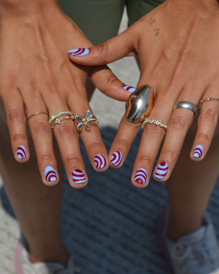 unhas curtas e decoradas