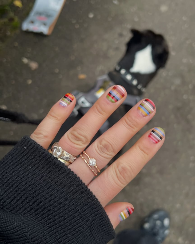 unhas curtas e decoradas