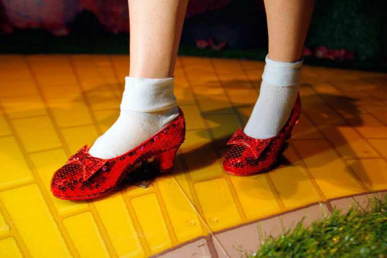 Dez sapatos que deixaram suas pegadas na cultura pop GettyImages 102848205