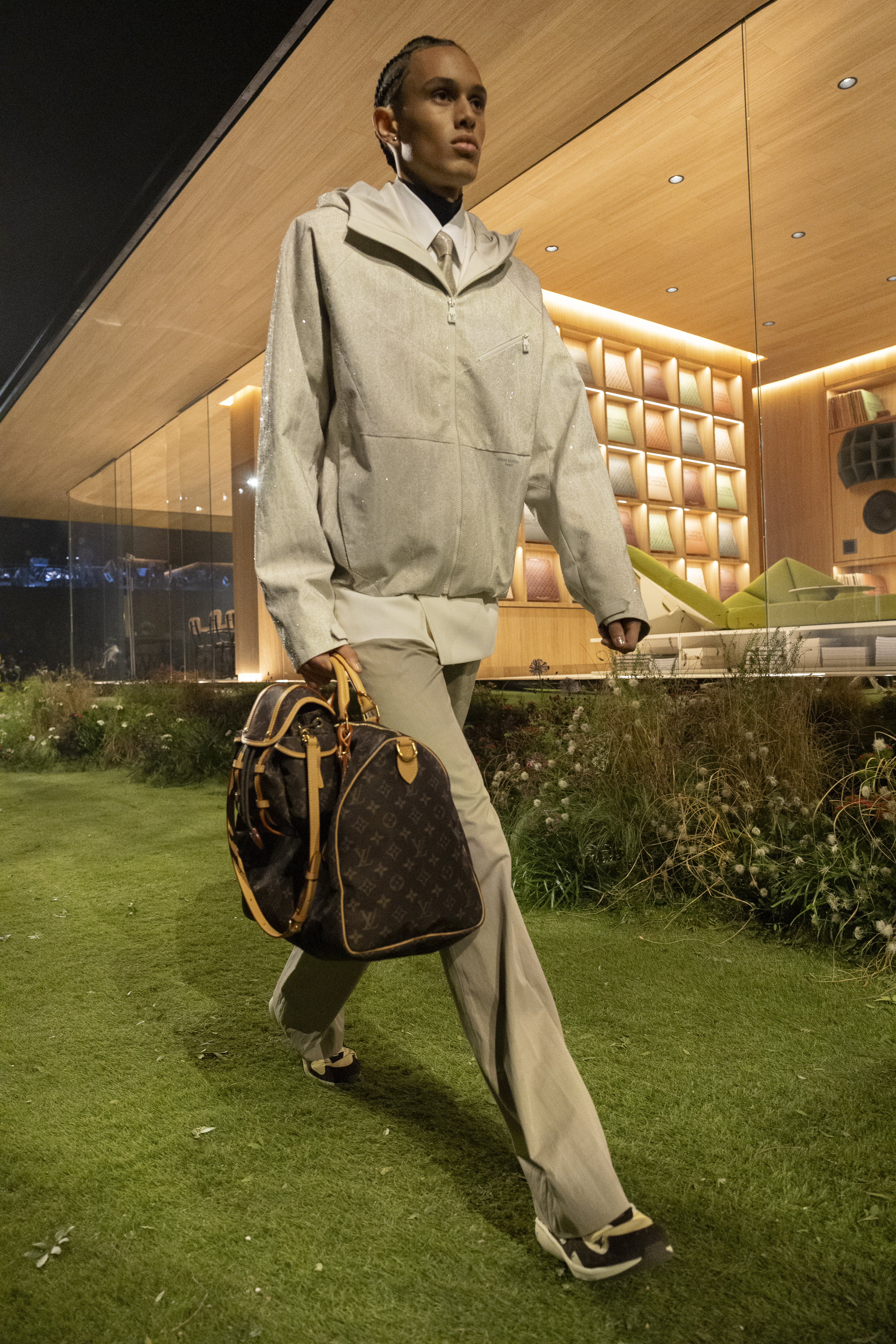 LV DROP 300 Silk Tech 01