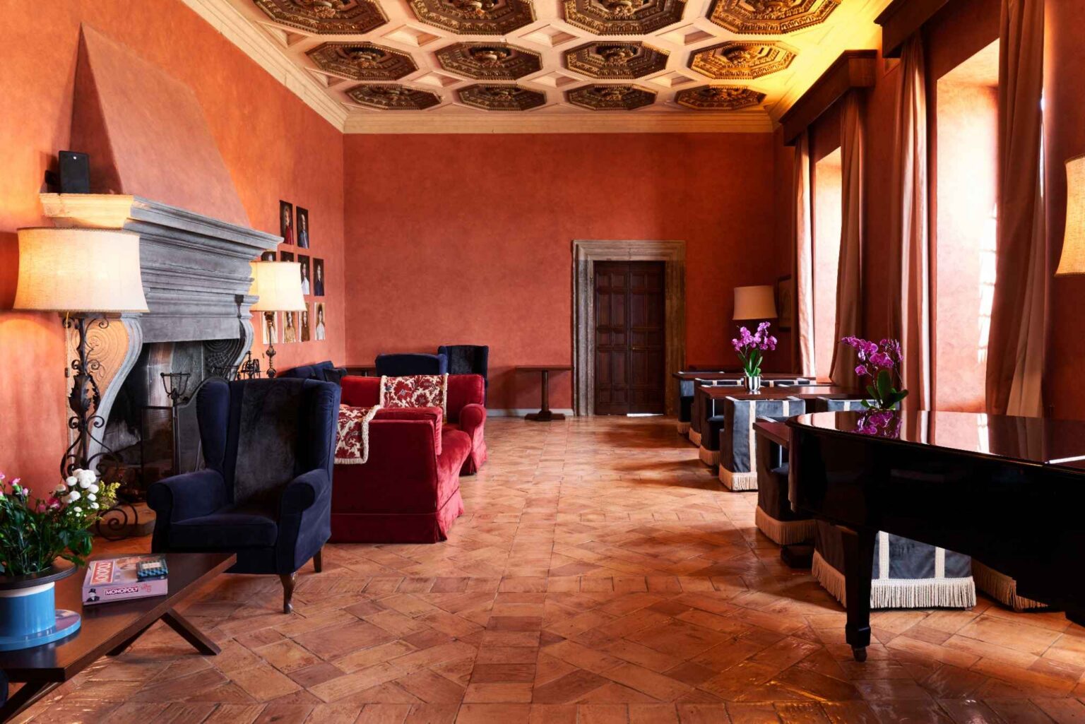 Destino favorito: Ischia na Itália, o paraíso de Dua Lipa e Visconti La Posta Vecchia Hotel Sala Camino