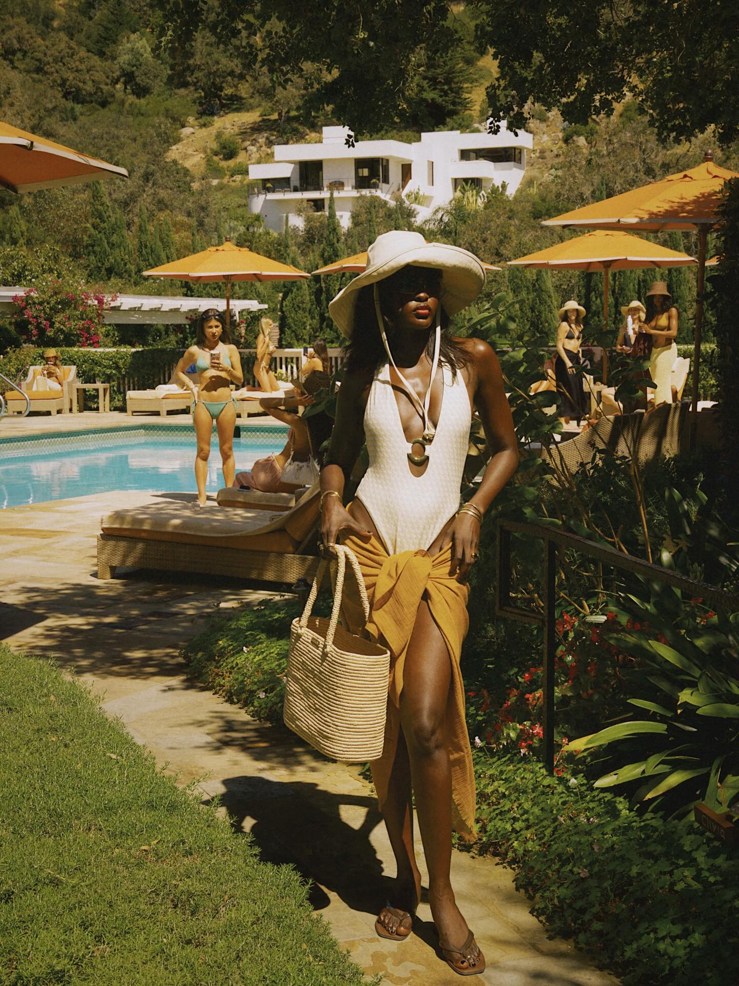 cinco acessórios para levar ao look de praia