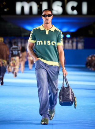 RE-SEE: Brazilcore e o tarifaço. Na foto, look do desfile da Misci na Rio Fashion Week 2026.