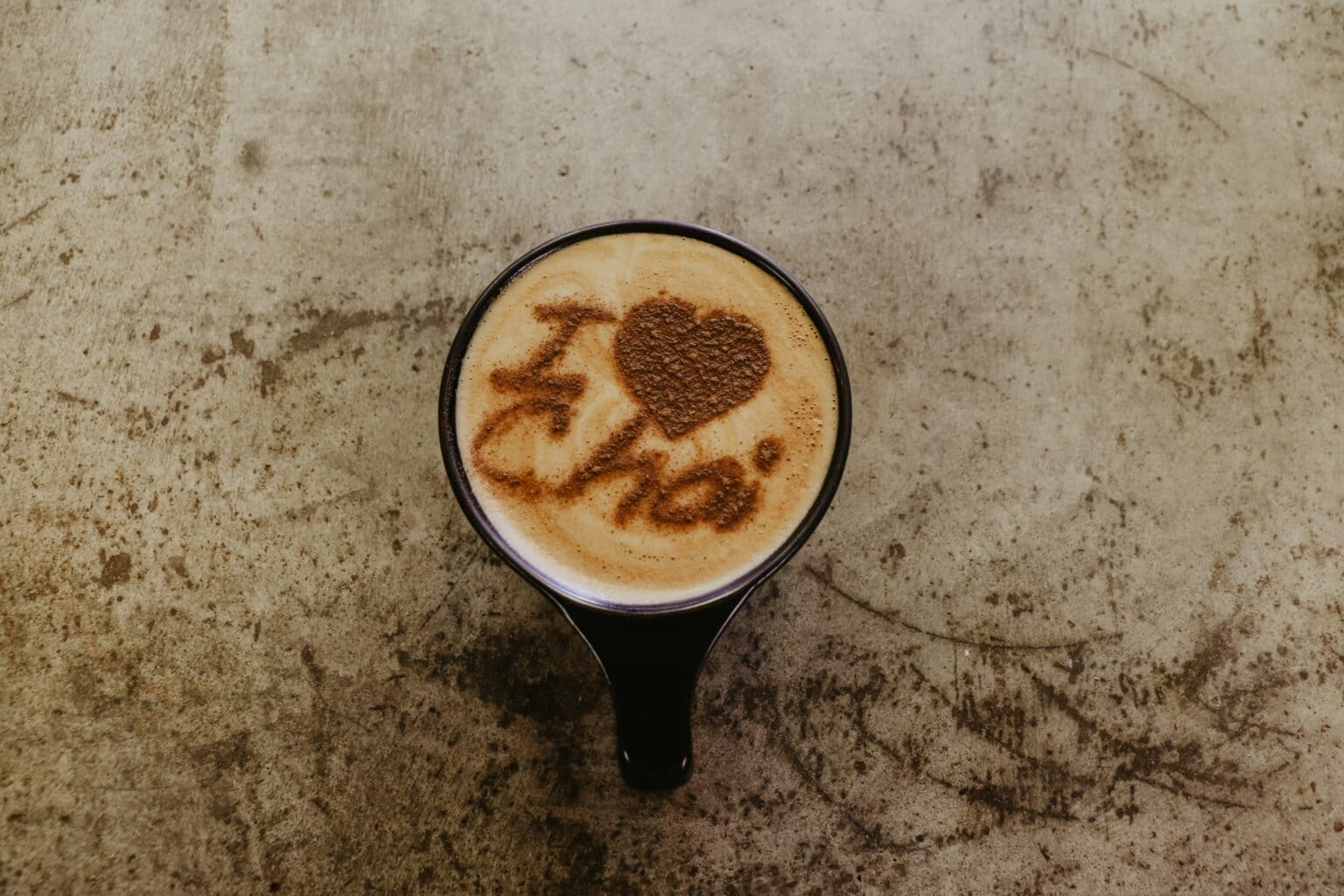 Do café ao matcha: 9 bebidas quentinhas que aconchegam a tarde de inverno