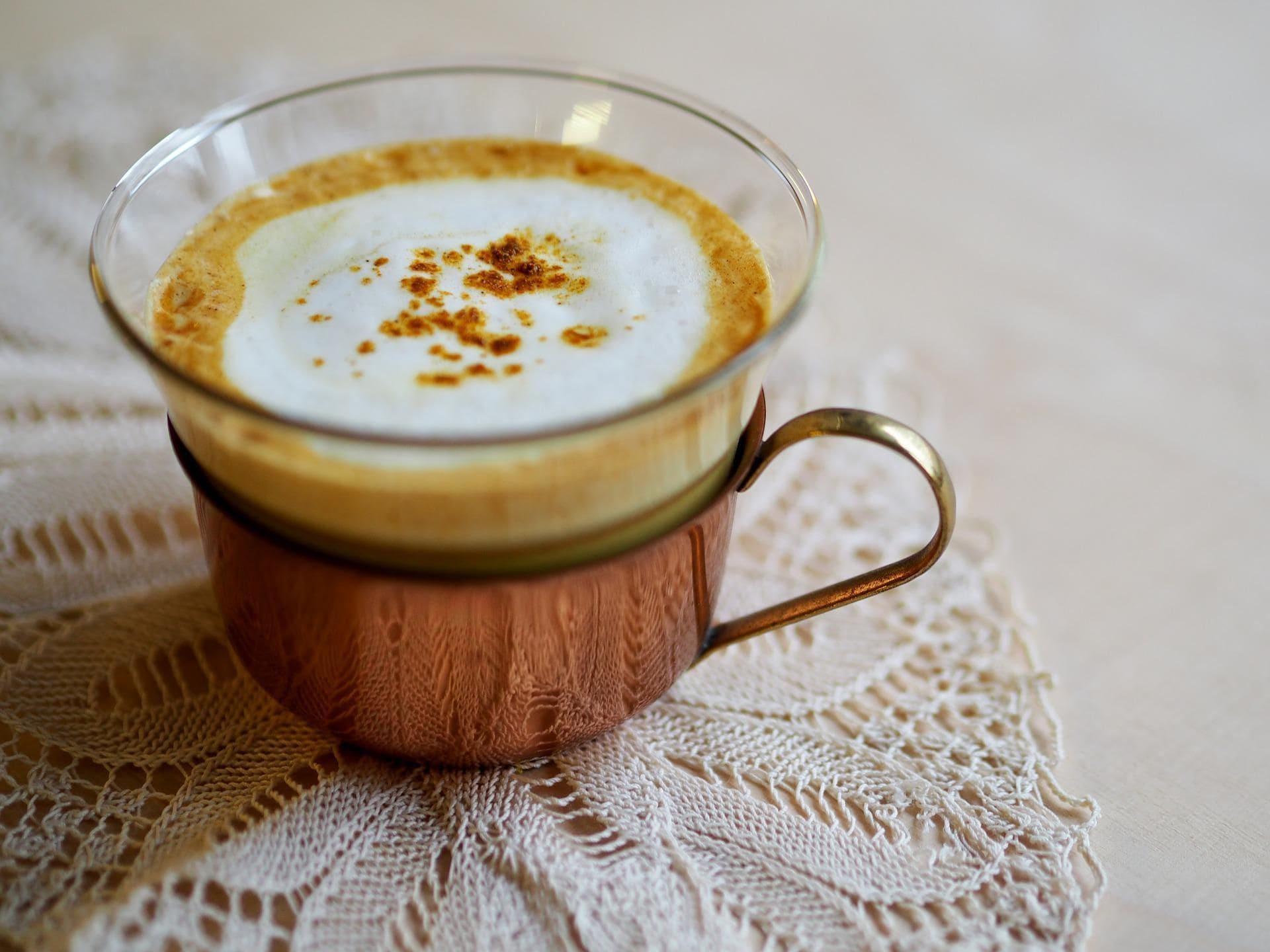 Do café ao matcha: 9 bebidas quentinhas que aconchegam a tarde de inverno
