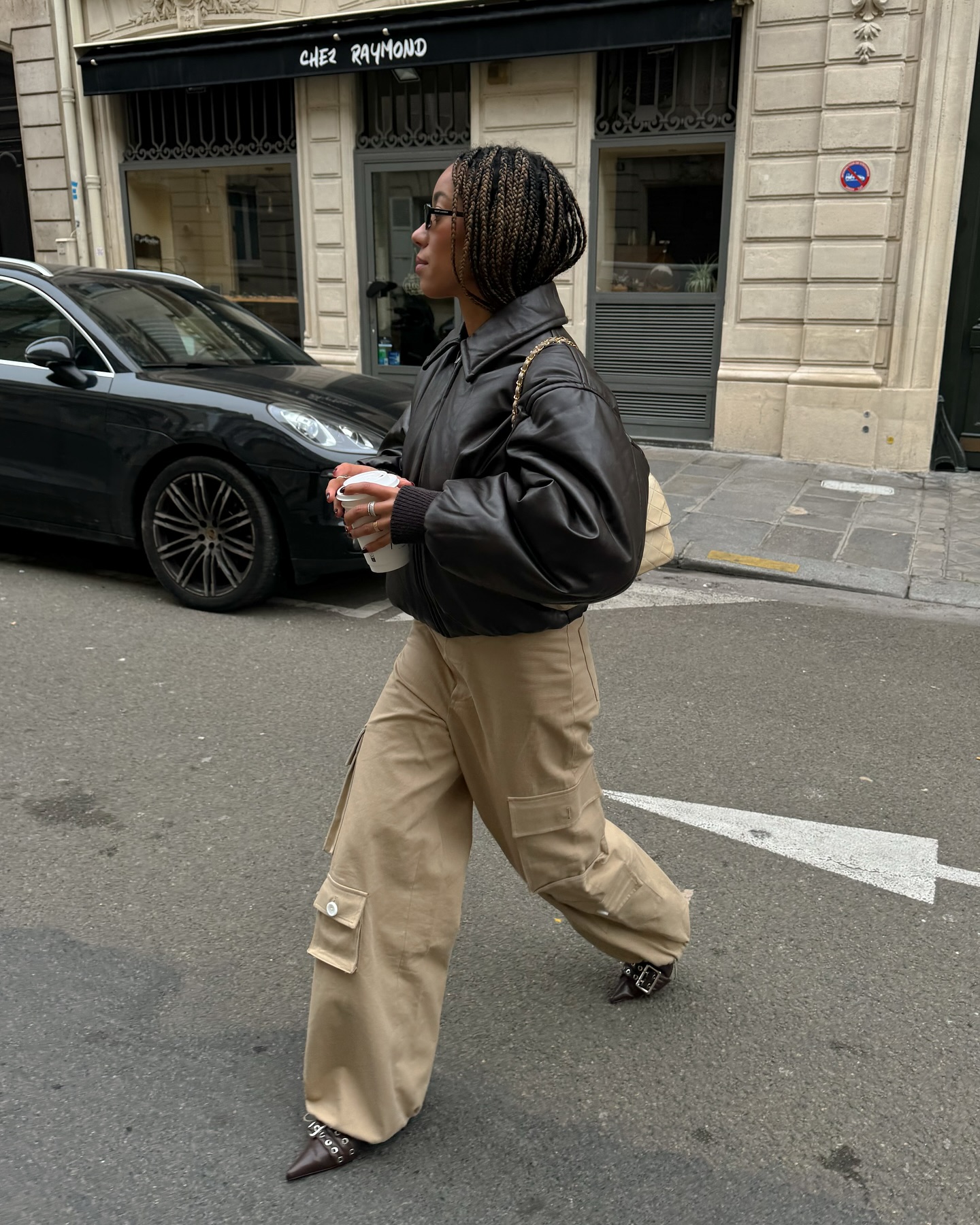 A calça cargo feminina é o segredo para inovar o look de inverno look com calça cargo feminina