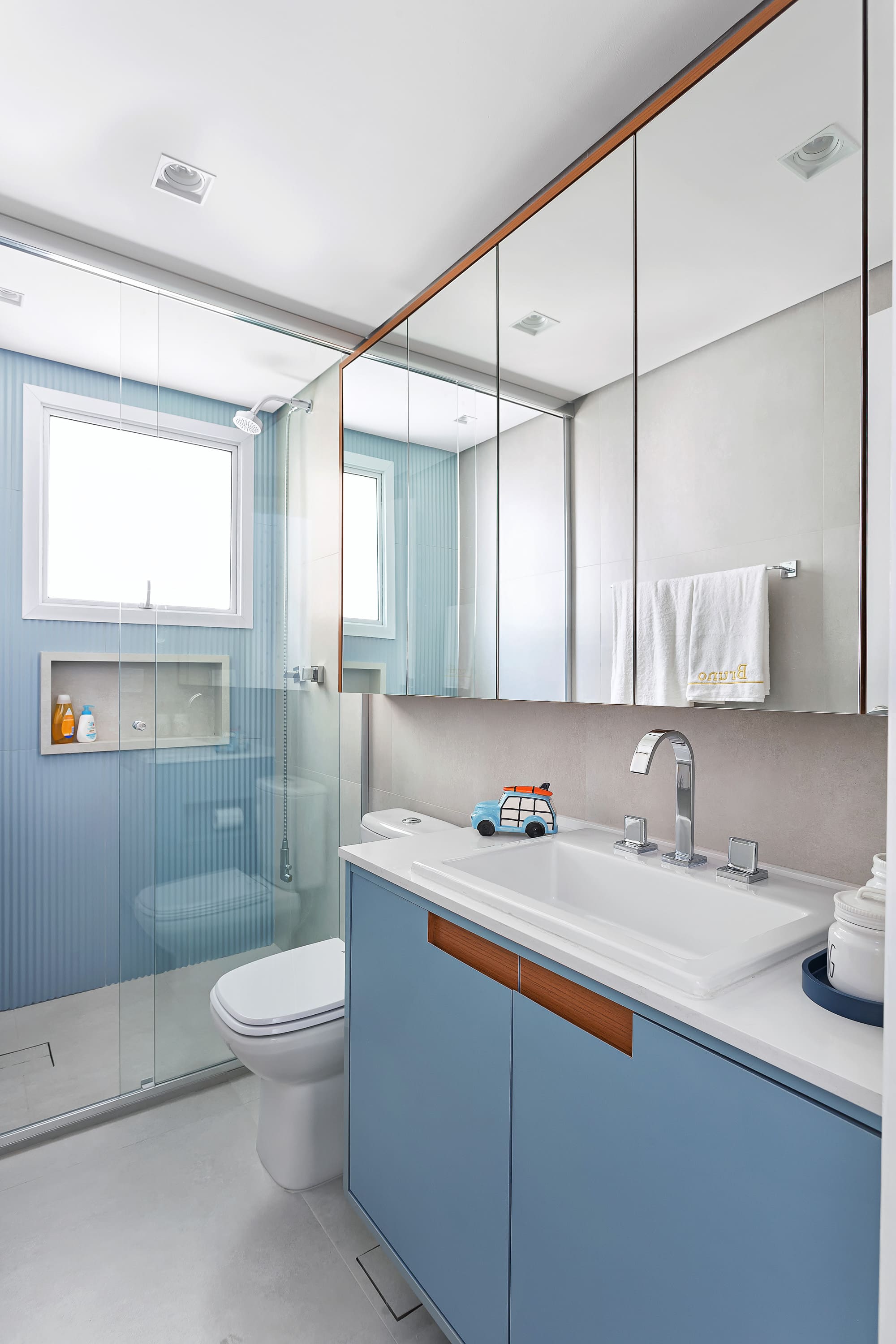 7 maneiras de modernizar a decoração dos banheiros sem gastar muito
