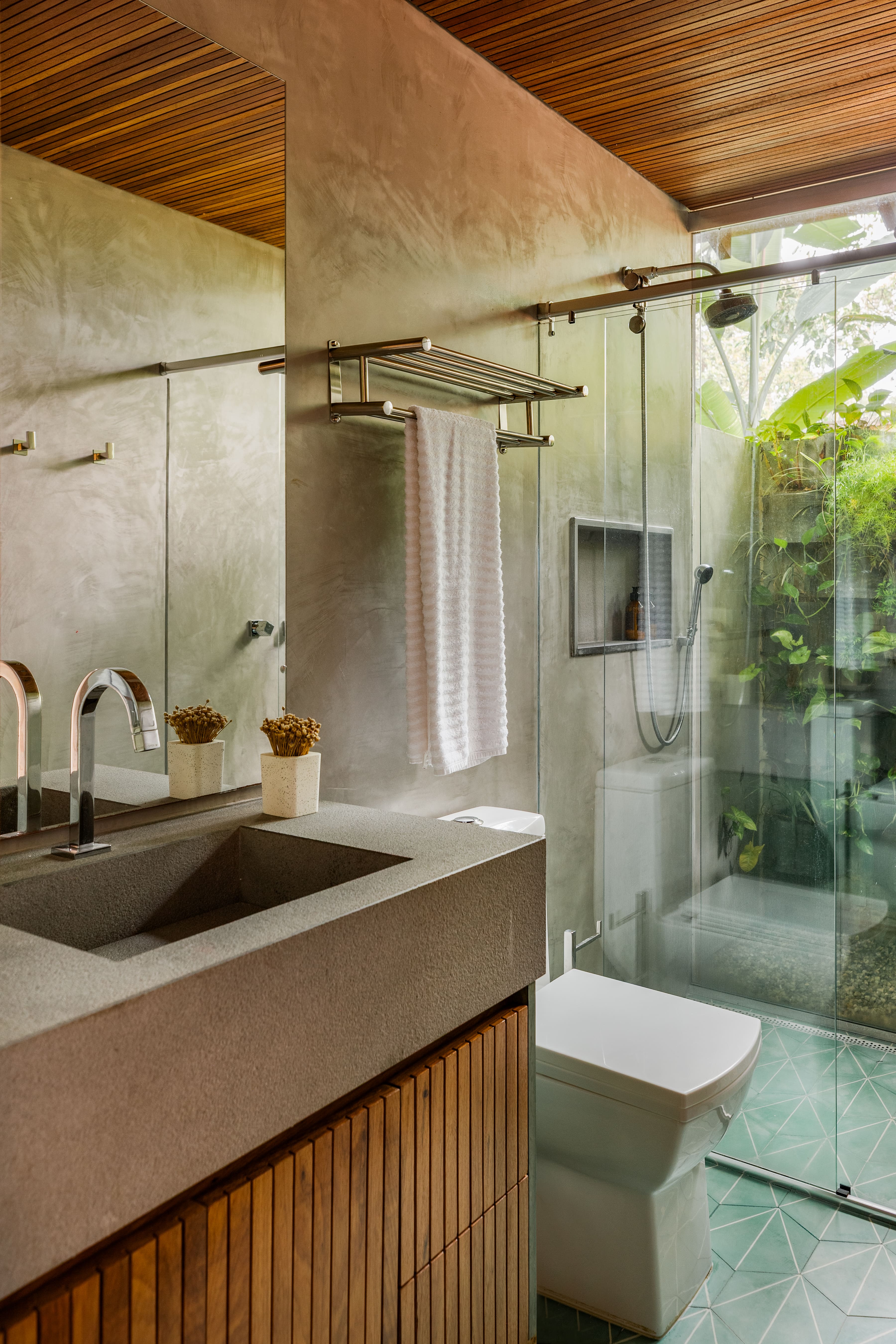 7 maneiras de modernizar a decoração dos banheiros sem gastar muito