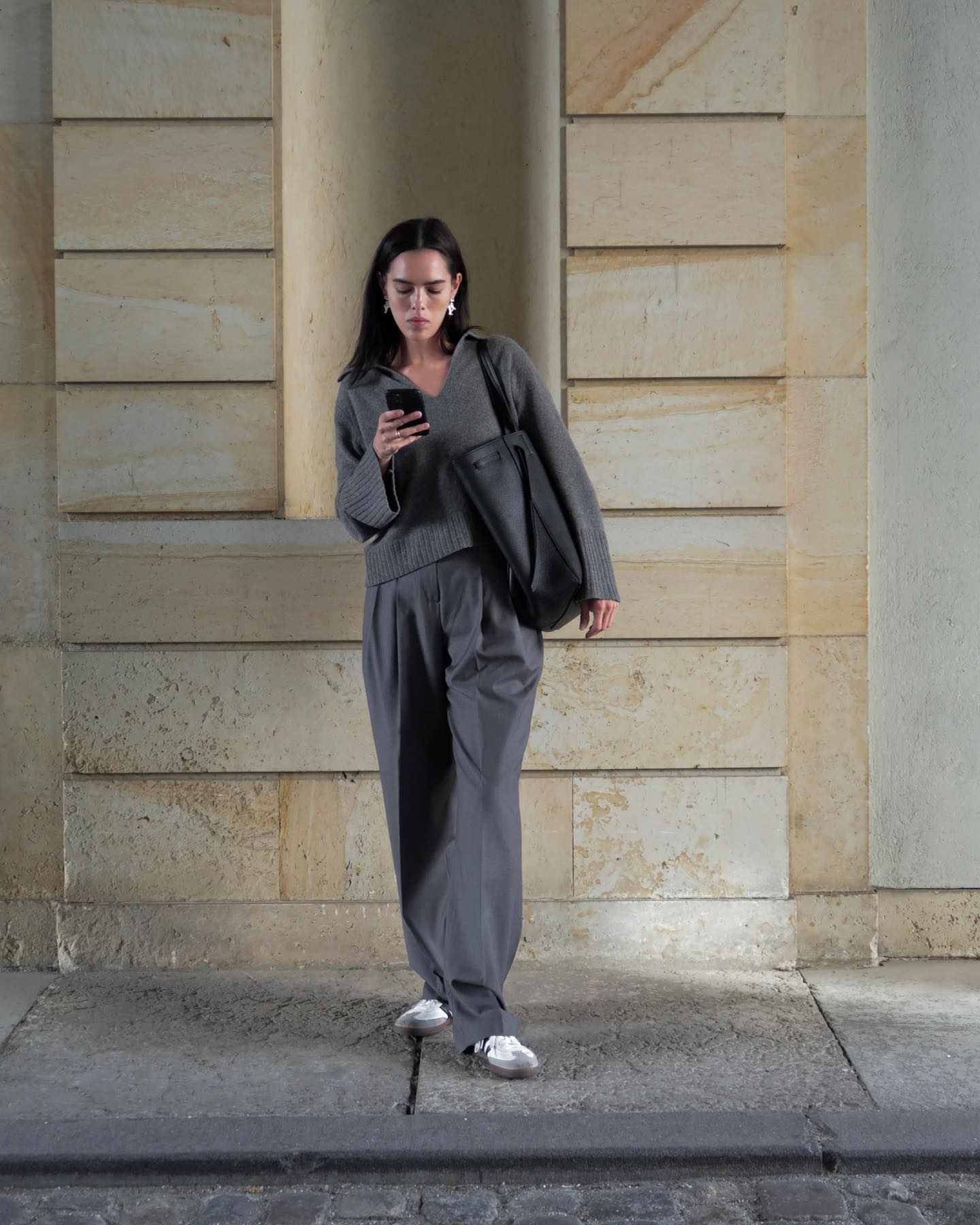 Além do preto: 5 paletas para inovar no look monocromático de inverno look monocromático