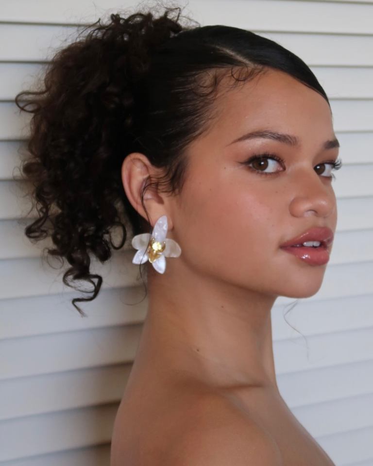Além do coque improvisado: 7 penteados com cabelo preso que são práticos para a rotina penteados com cabelo preso (5)