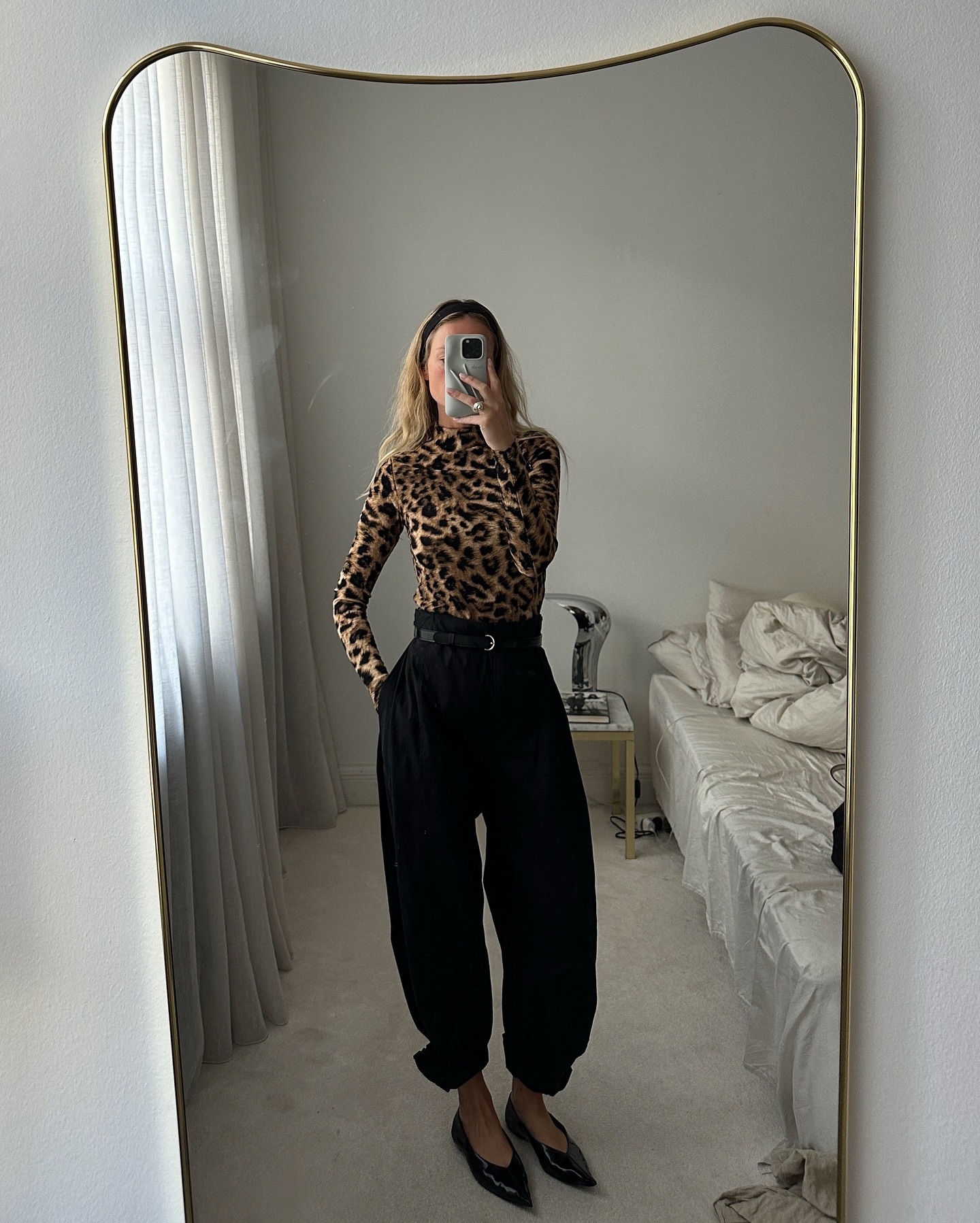 looks com sapatilhas de bico fino