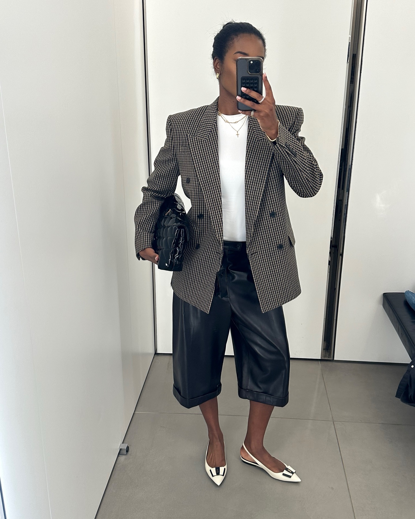 looks com sapatilhas de bico fino