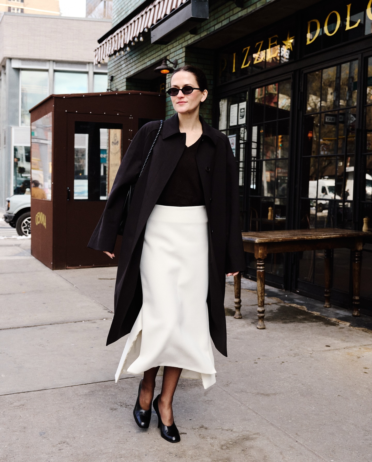 Do salto anabela à estampa de oncinha: 7 tendências que atualizam o scarpin clássico looks com scarpin