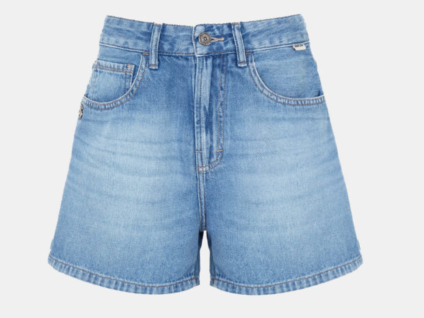 Como usar shorts jeans feminino: 5 looks que fashionistas estão repetindo shorts jeans feminino 13jul26 John John