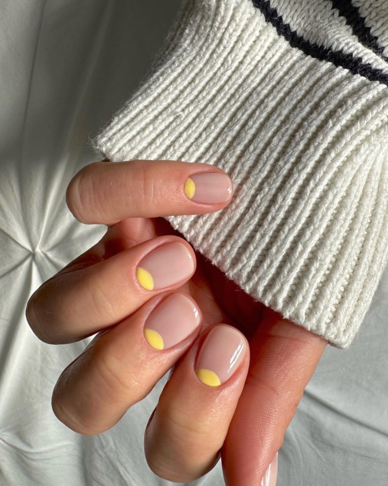 Cansada da unha simples? 6 jeitos delicados de tirar a manicure do básico unha simples (3)