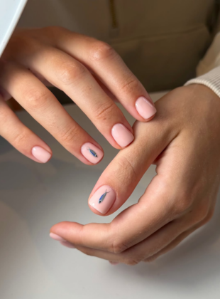 Cansada da unha simples? 6 jeitos delicados de tirar a manicure do básico unha simples