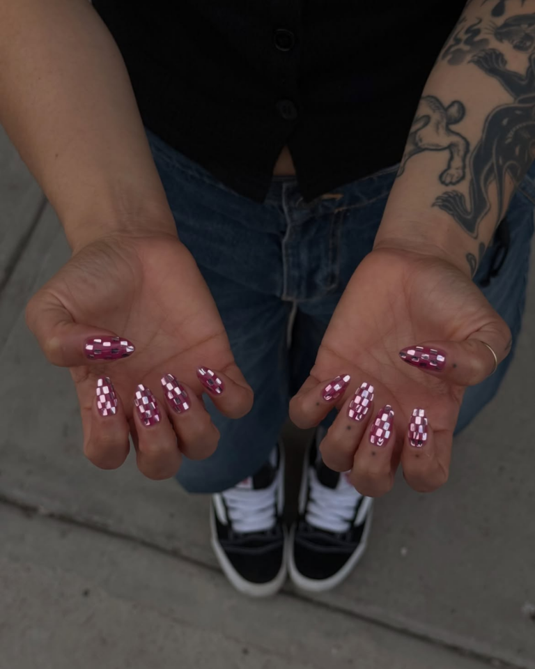 6 inspirações de unhas decoradas que ativam o mood Y2K imediatamente unhas decoradas (2)