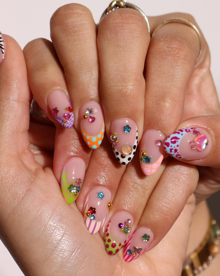 6 inspirações de unhas decoradas que ativam o mood Y2K imediatamente unhas decoradas (5)