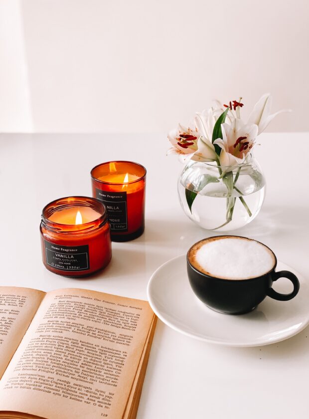 12 velas para deixar a casa mais aconchegante – e cheirosa – no inverno