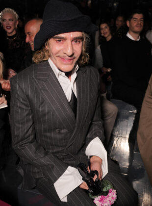 Exposição do MET sobre John Galliano é cancelada John Galliano