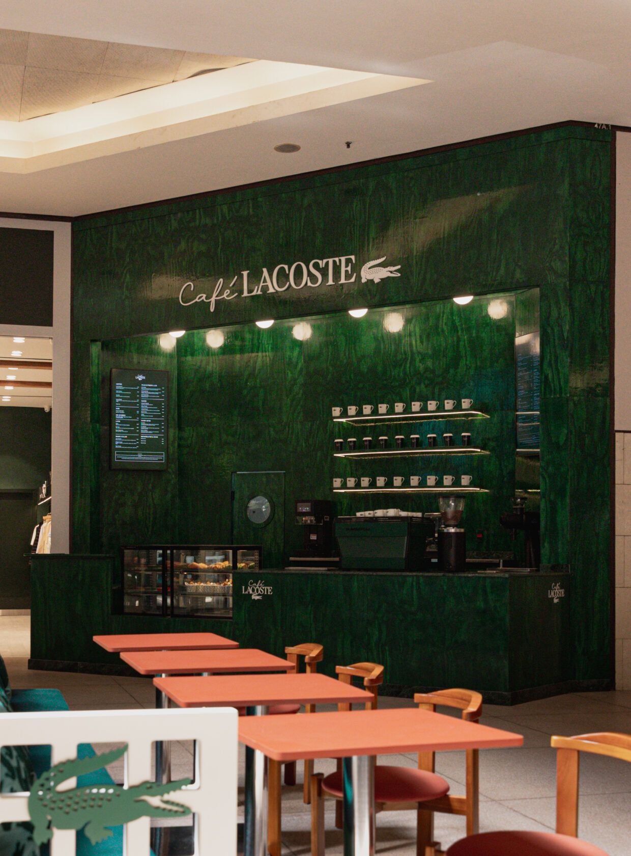café lacoste estreia na américa latina com endereço em são paulo