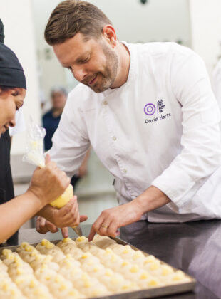 Gastromotiva: duas décadas de transformação social por meio da gastronomia Copia de Gastromotiva Davi Angelo Dal Bo 010 backup. fotos. fotos. novas fotos institucionais 2014. fotos 2014 alta. fotos 2014 davi