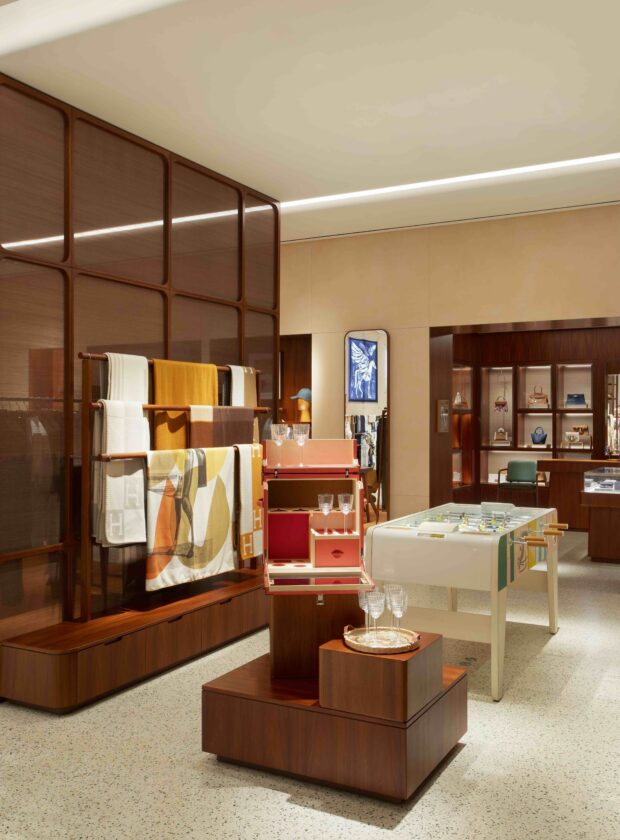 Interior da nova loja da Hermès no Rio de Janeiro.