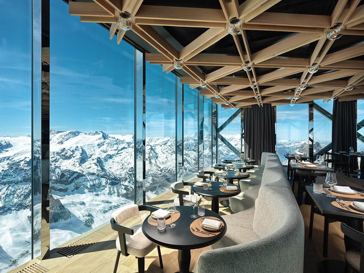 Verão na Suíça: 9 motivos para você conhecer o país alpino TITLIS Tower Josephs Restaurant The View 1