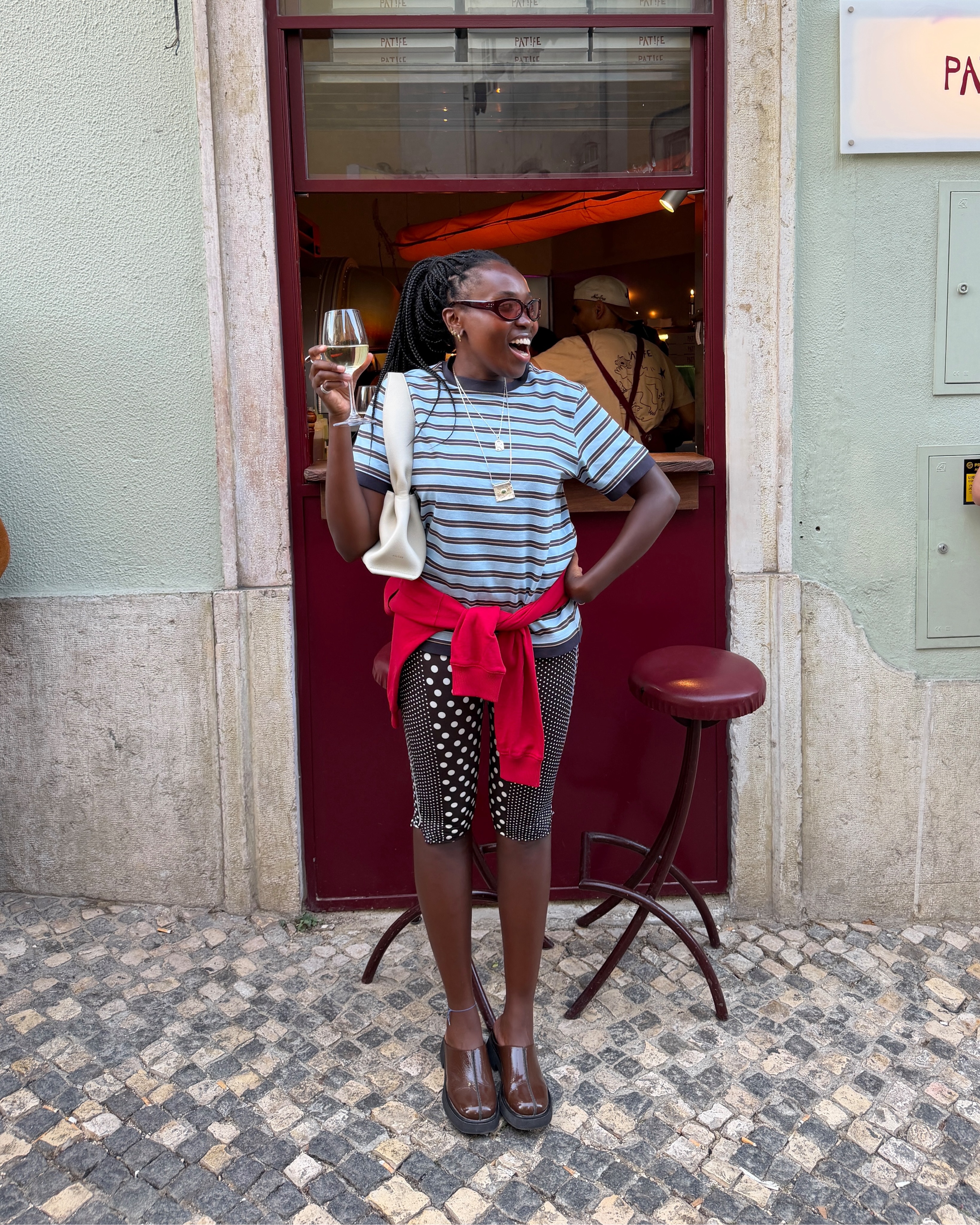 Ainda em alta, a calça corsário merece uma chance – principalmente nos dias quentes look com calça corsário