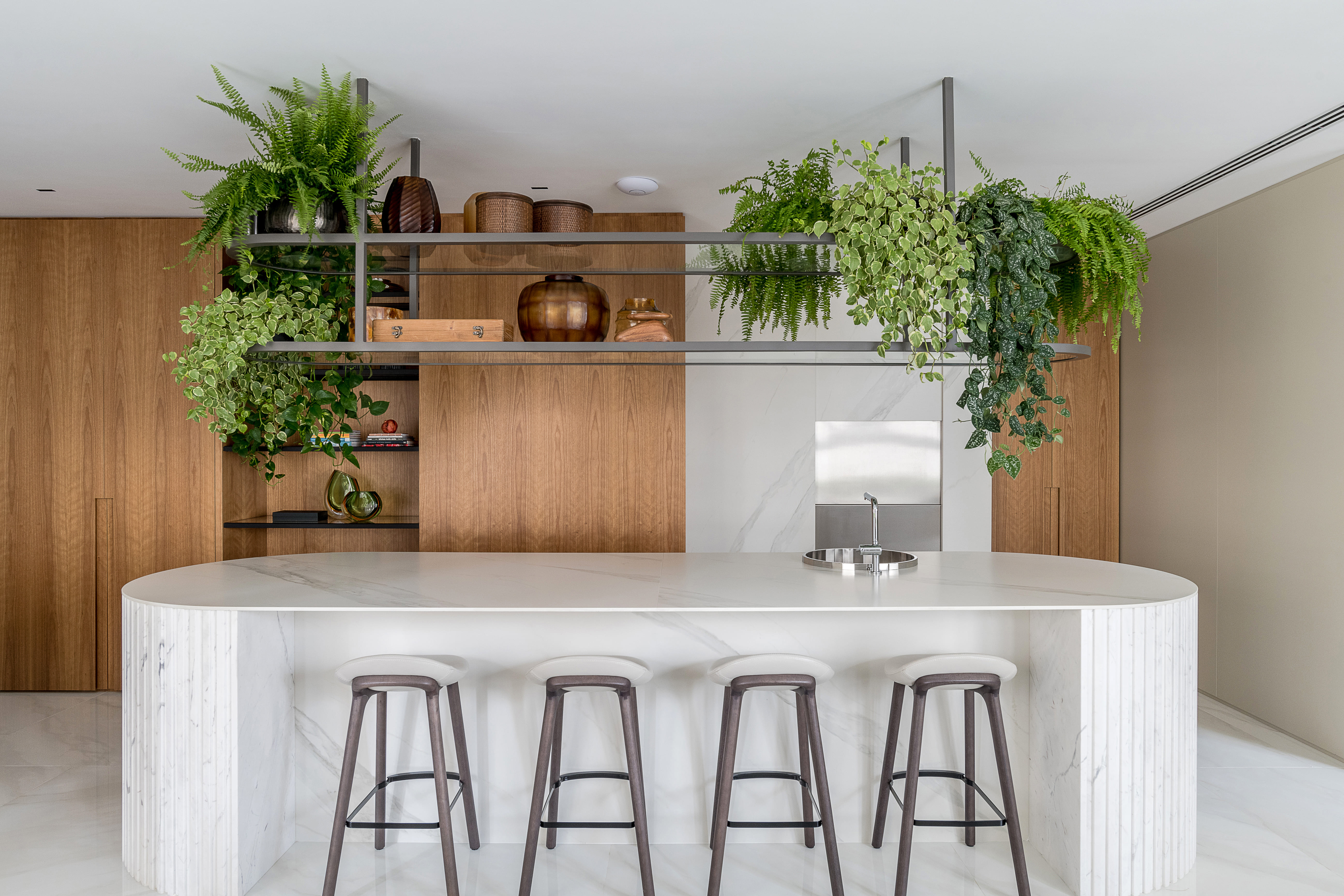 Cozinha com ilha: 7 dicas para um layout funcional e integrado