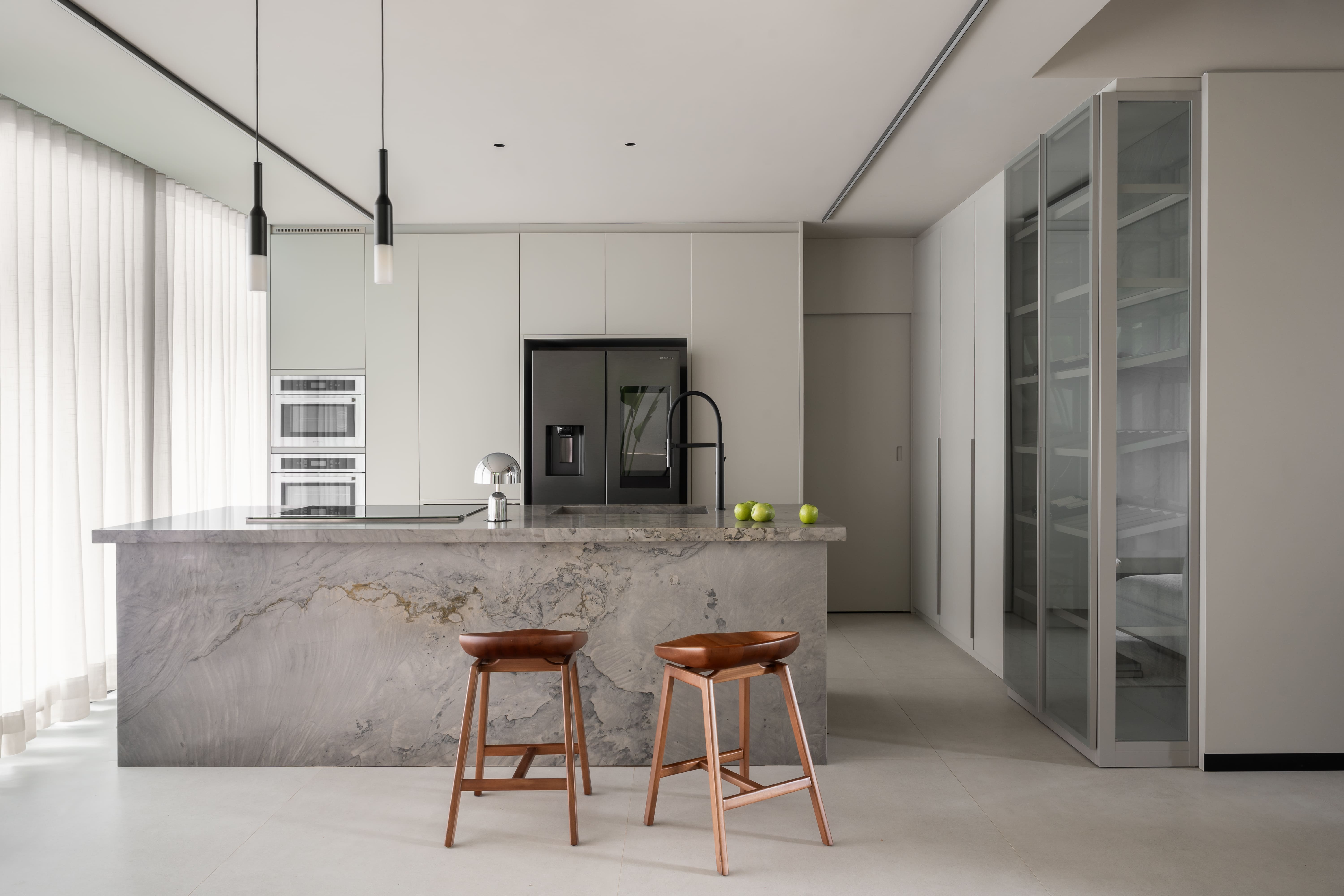 Cozinha com ilha: 7 dicas para um layout funcional e integrado