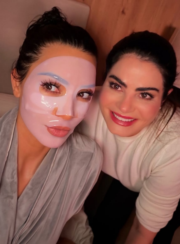 Conheça a esteticista brasileira que cuida do clã Kardashian, Dua Lipa, Karol G e outras famosas esteticista brasileira que cuida do clã kardashian