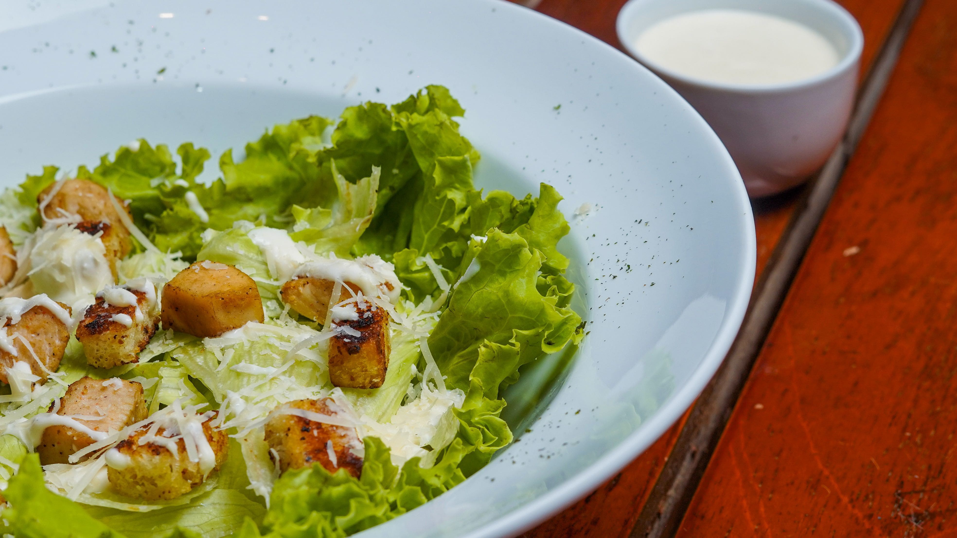 6 molhos para salada que adicionam sabor e tempero ao prato