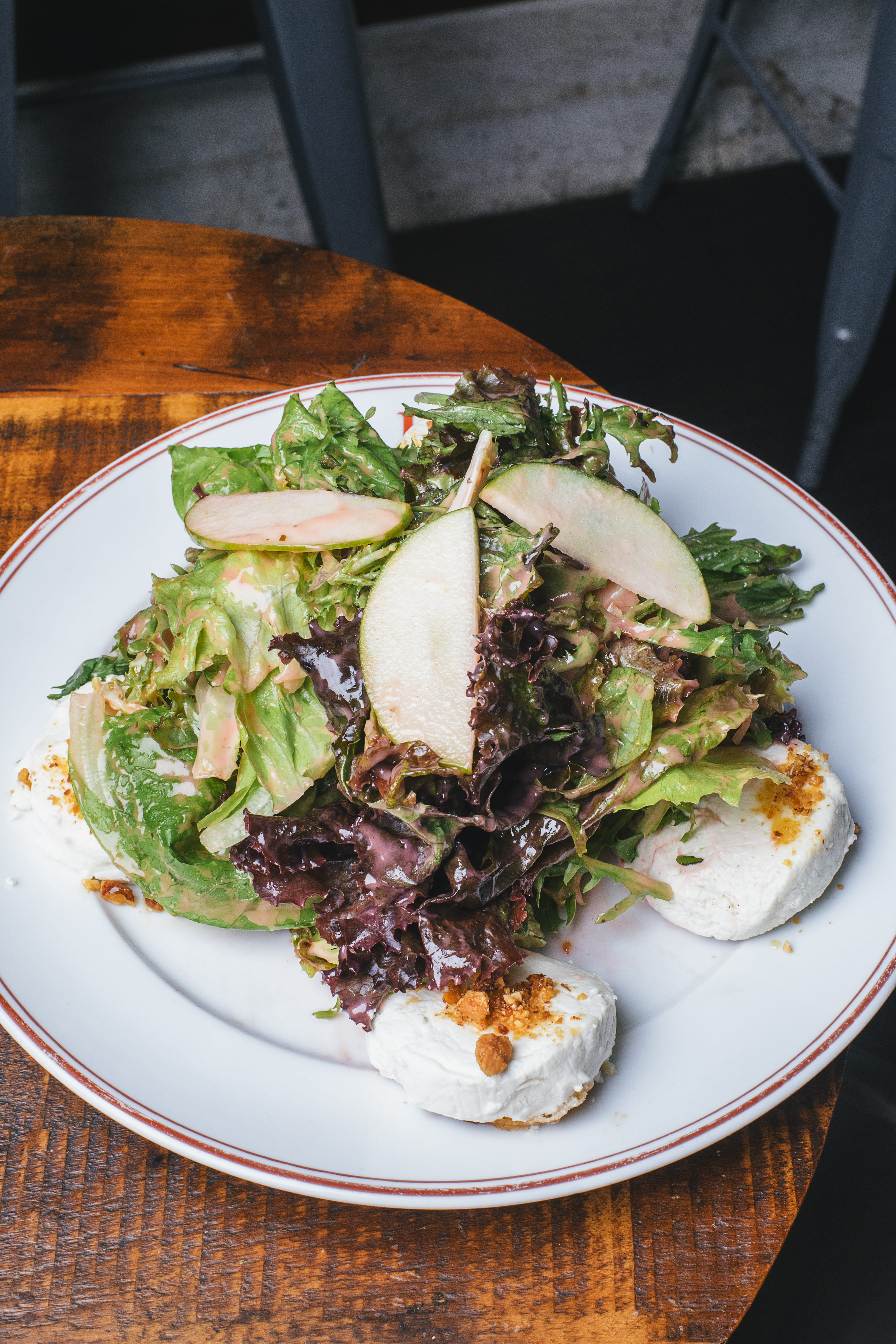 6 molhos para salada que adicionam sabor e tempero ao prato