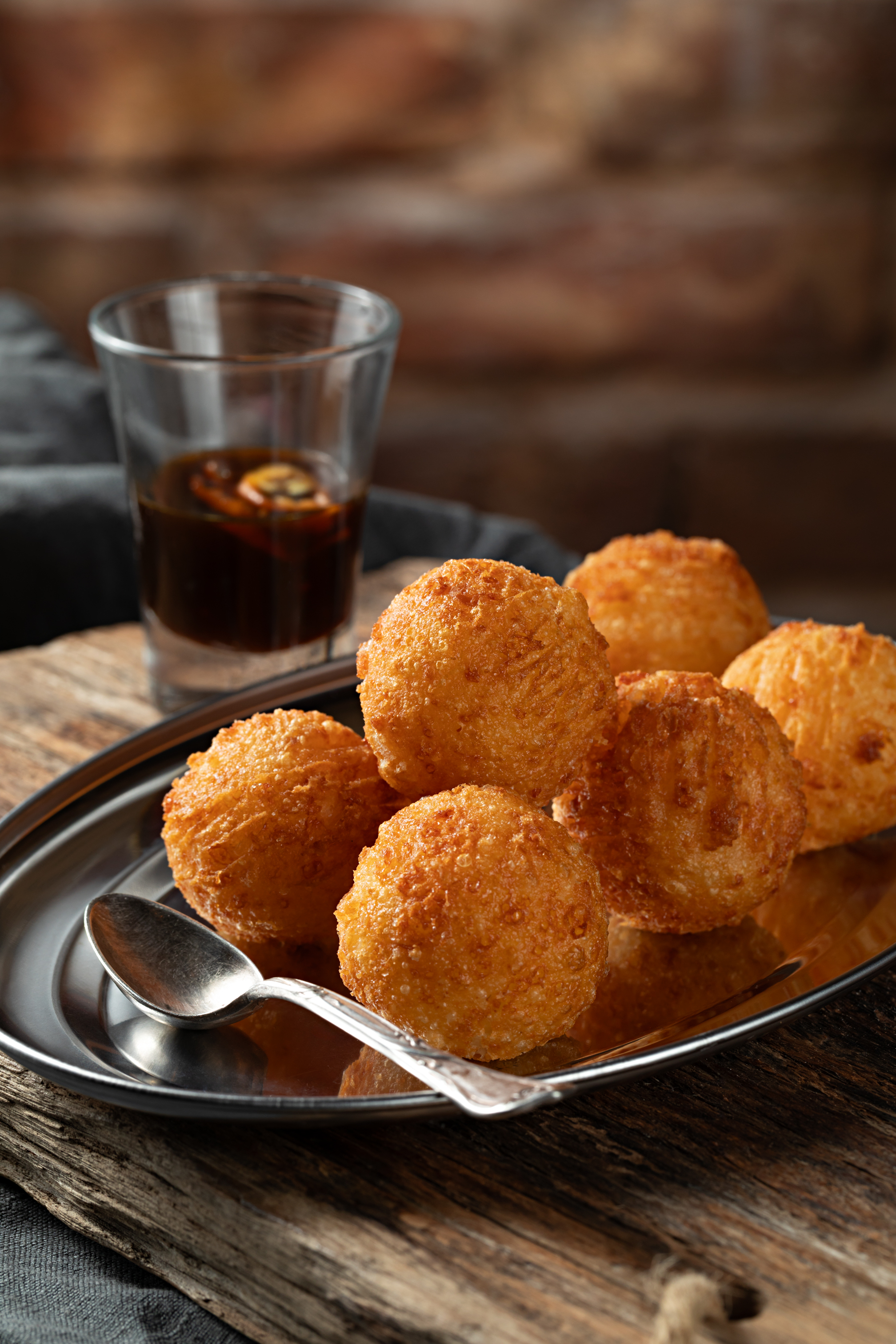Chef ensina como fazer o pão de queijo frito Chef ensina como fazer o pão de queijo frito
