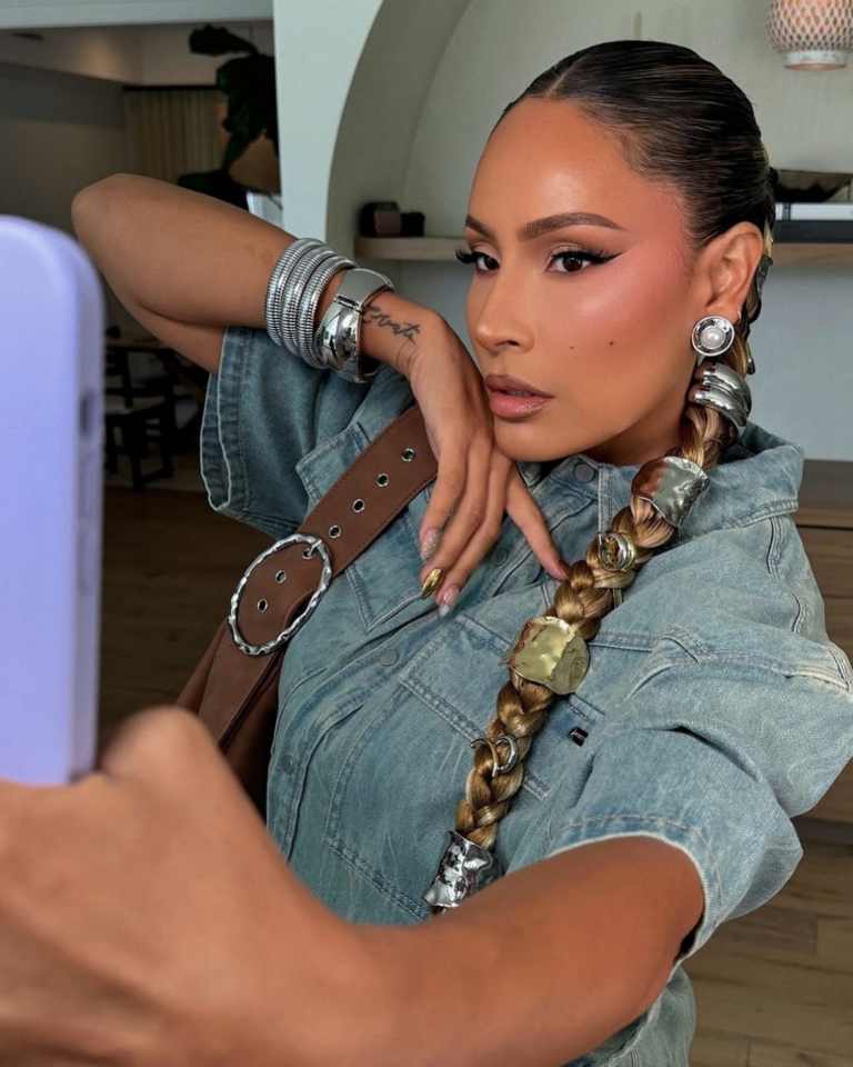 Penteado lateral: 7 inspirações para usar da rotina às ocasiões especiais penteado lateral (4)