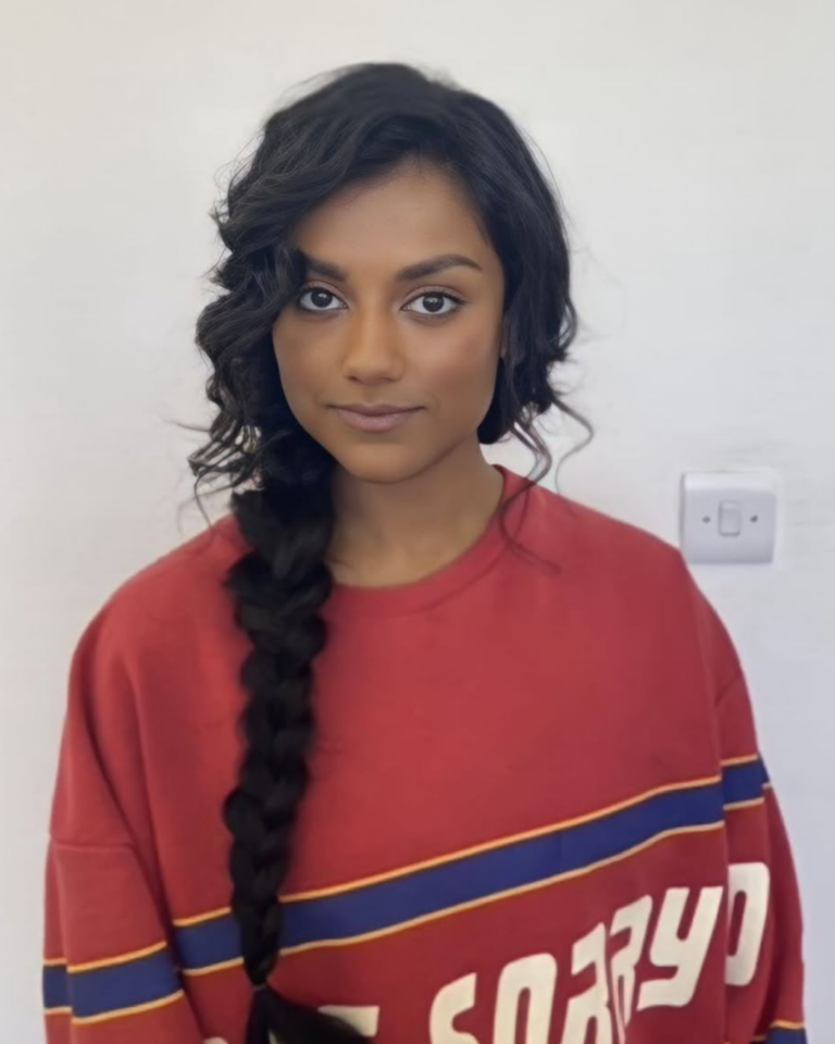 Penteado lateral: 7 inspirações para usar da rotina às ocasiões especiais penteado lateral (5)