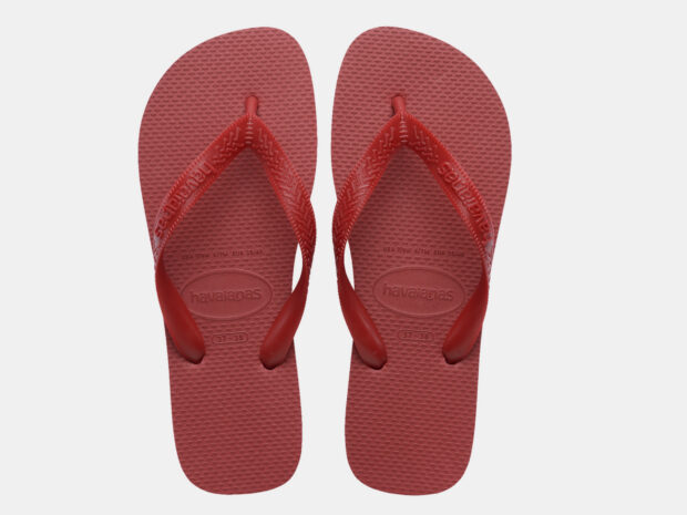 Saia floral: 5 maneiras de usar a peça mais chique do momento saia floral 3set26 Havaianas