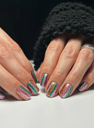 9 unhas com glitter que fogem do esperado para te inspirar já! unhas com glitter (5)