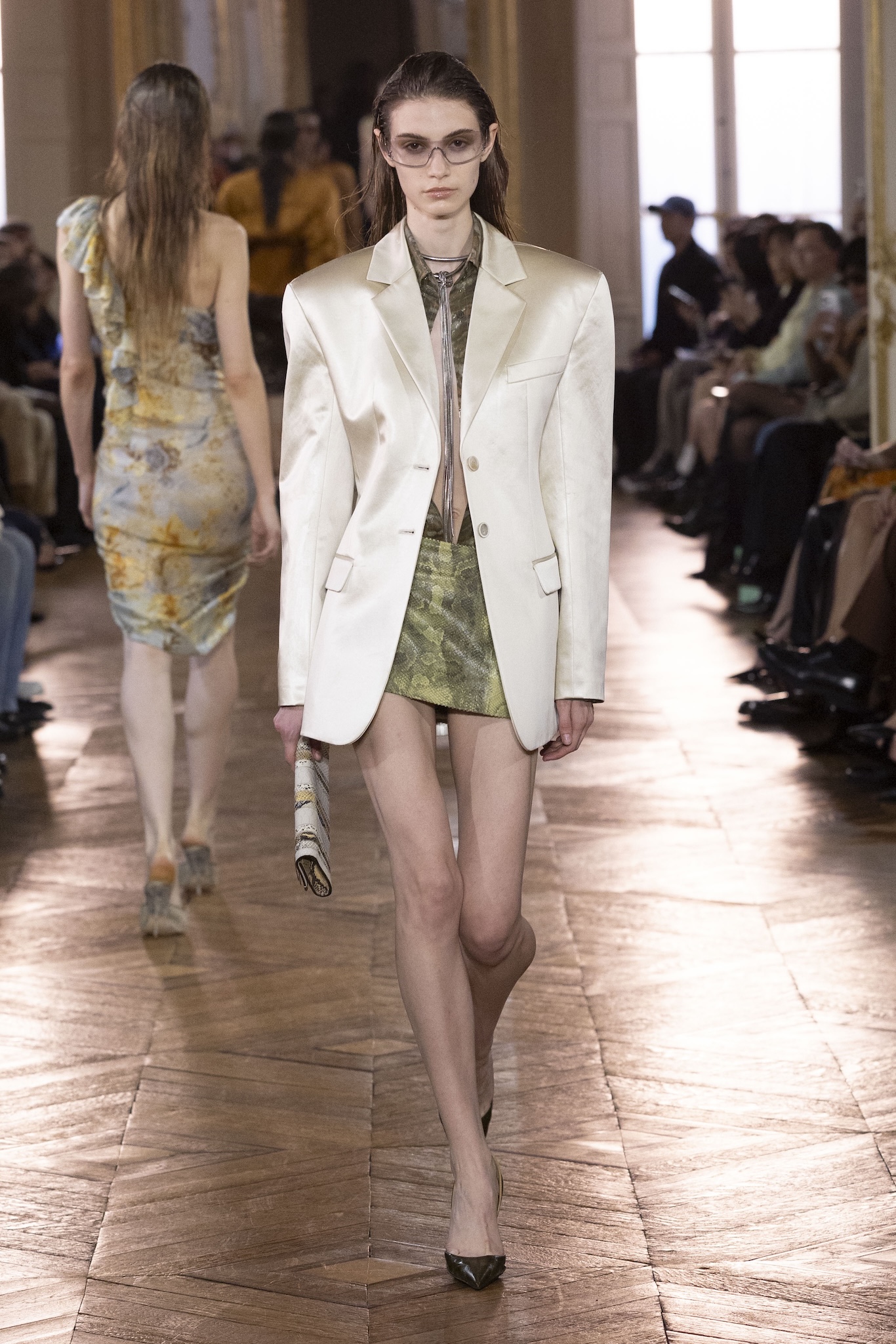 desfile de verão 2027 da balmain na pfw
