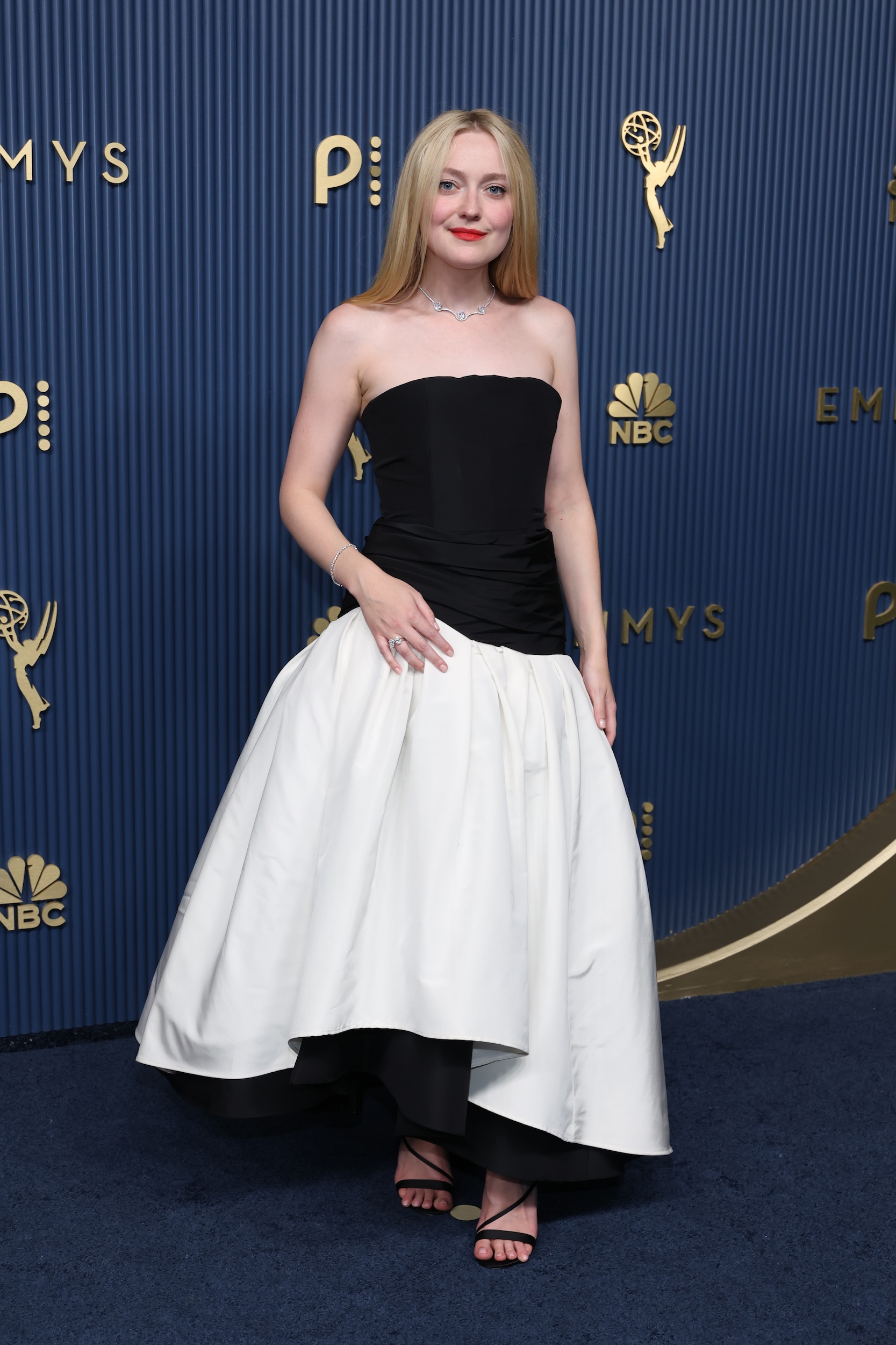 O melhor do tapete vermelho do Emmy Awards 2026 dakota fanning no emmy awards 2026