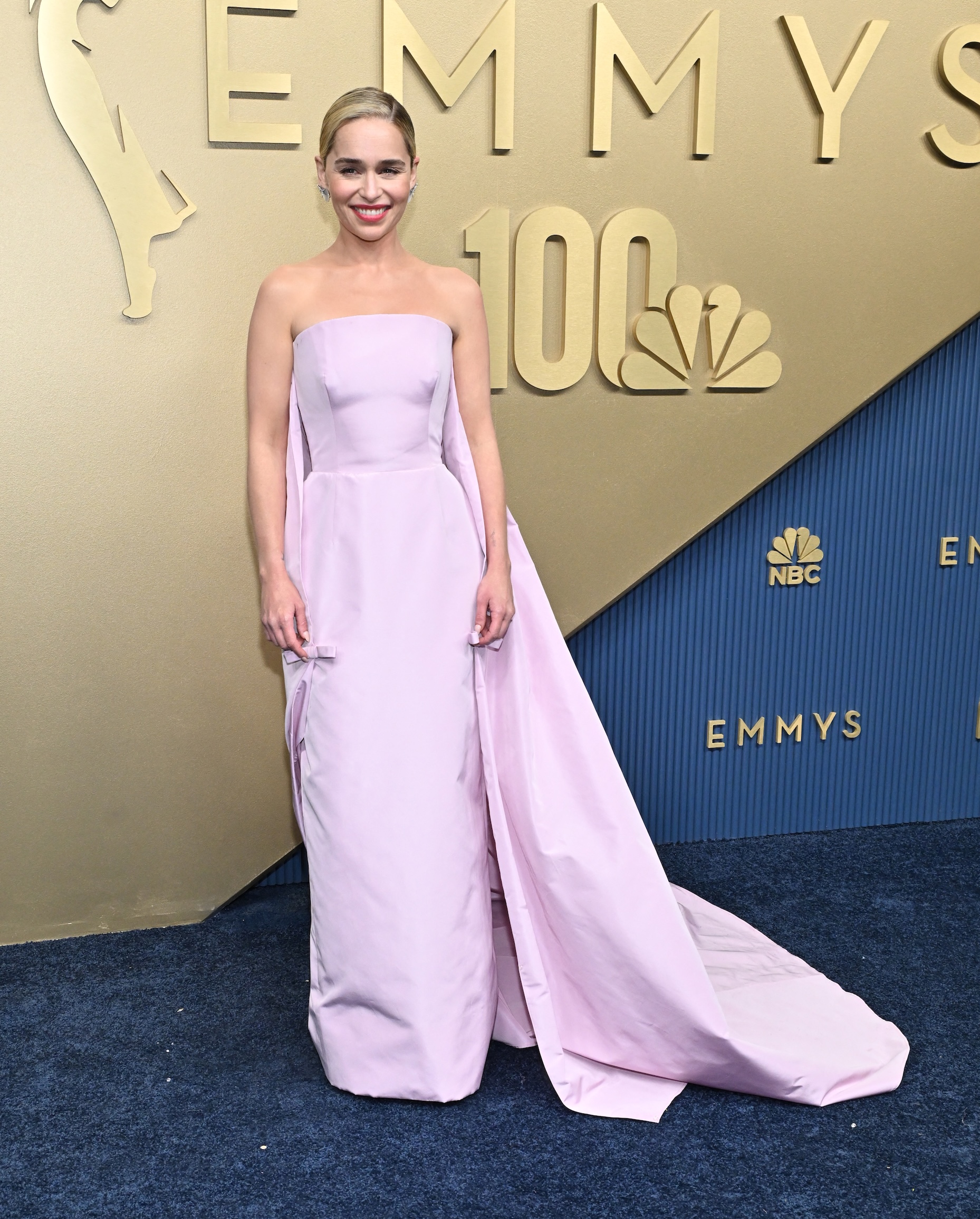 O melhor do tapete vermelho do Emmy Awards 2026 Emilia Clarke no emmy awards 2026
